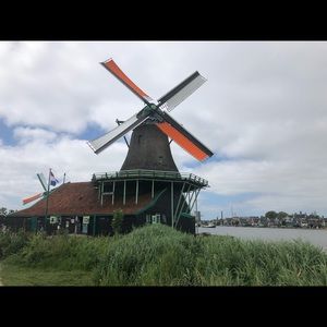 Meet your Posher, Myra